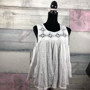 Time and Tru White Cold Shoulder Top Small